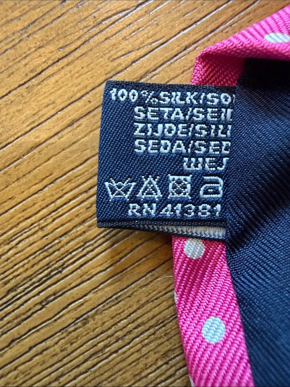 Polo Ralph Lauren Men’s Silk Tie Pink and White Dot NWT.